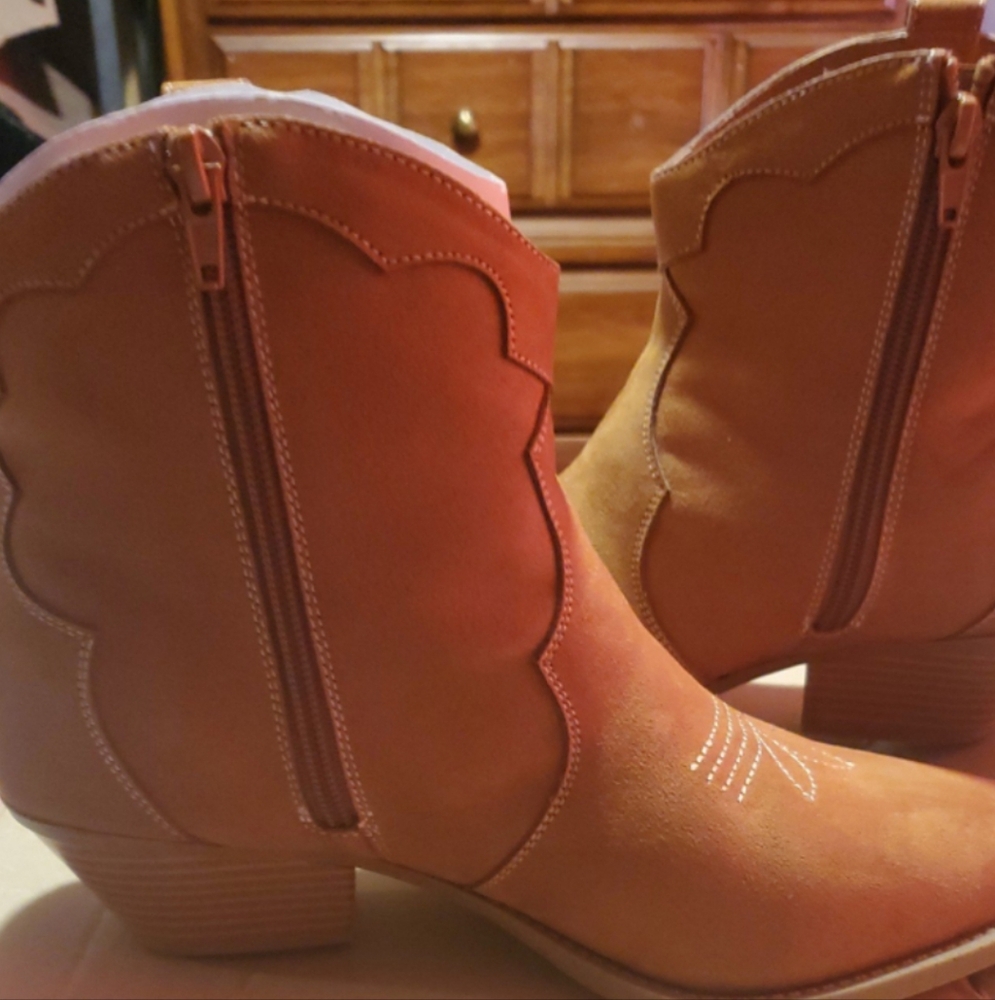 Brand new Justfab boots. Size 10W.